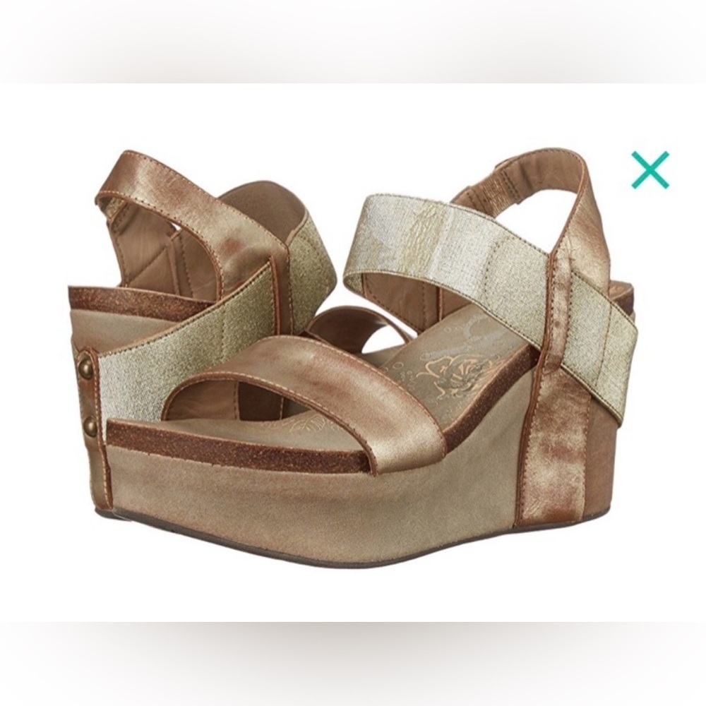 OTBT Bushnell Wedge in a metallic pewter color size 10M leather summer spring